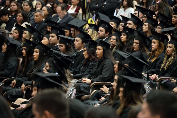 Aneaes y Cones: ¿Quién habilita especialidades sin acreditar?