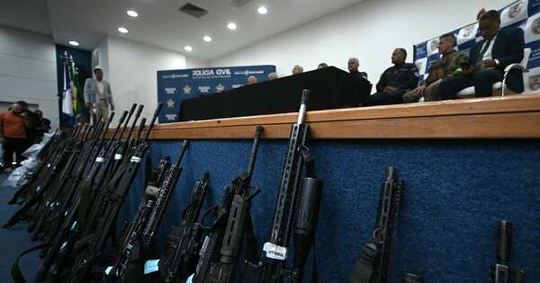 La Nación / Arsenal confiscado en operación en Rio supera los USD 2 millones