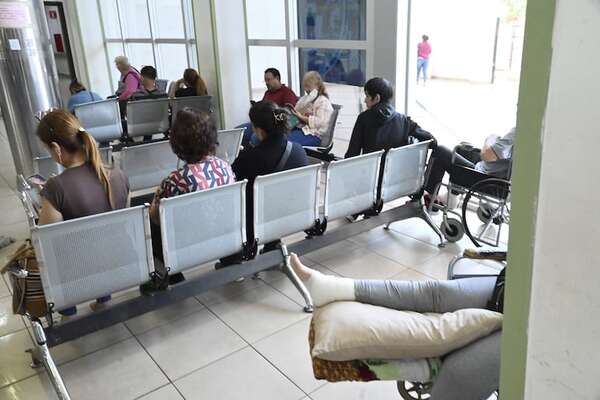 IPS desmiente “privatización” del servicio de enfermería tras denuncia sindical - Nacionales - ABC Color