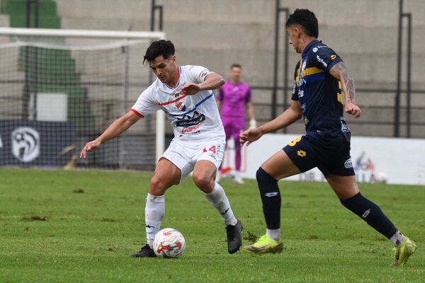 Versus / Nacional y Trinidense suman un punto en un opaco empate