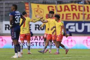 Dos goles de Brian Montenegro en Ecuador - Fútbol Internacional - ABC Color