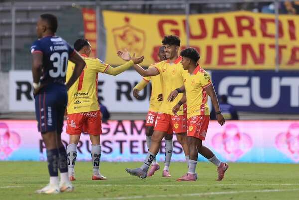 Dos goles de Brian Montenegro en Ecuador - Fútbol Internacional - ABC Color