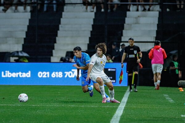 Libertad y Olimpia igualan en un clásico “blanco vs celeste”