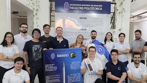 Estudiantes paraguayos presentan satélite para competir en Brasil