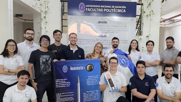 Estudiantes paraguayos presentan satélite para competir en Brasil