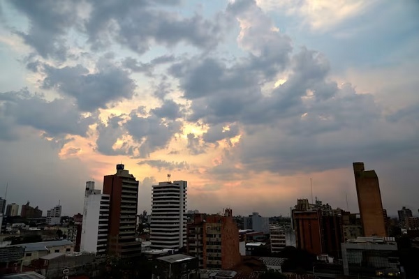 Semana inicia con clima cálido, húmedo y lluvias dispersas