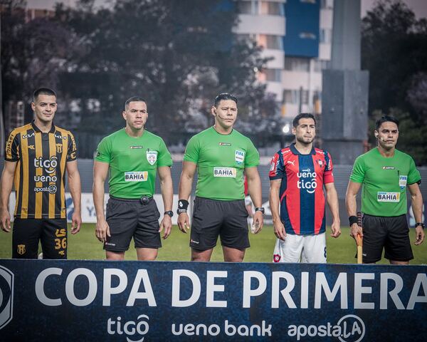 Domingo : Cerro–Guaraní y Luqueño–Ameliano el Clausura