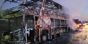 Un micro paraguayo se incendió completamente en Argentina » San Lorenzo PY