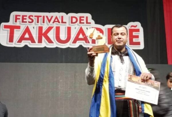 Docente luqueño conquista el Festival del Takuare'ê •