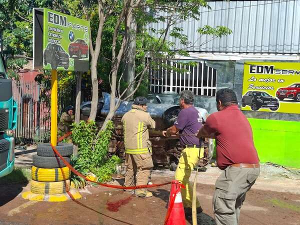 Video: imprudente maniobra deja al menos una víctima fatal en Lambaré - Policiales - ABC Color