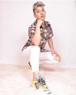 Popular / Instructor de zumba arrasa en plataforma hot y confesó que le tantean peloteros, políticos, cantantes y hasta curas