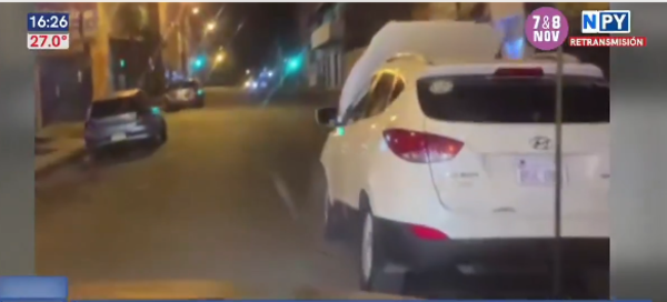 Conductor intentó huir con el capó cubriendo el parabrisas tras chocar en Asunción
