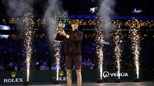 Sinner gana en París su primer Masters 1.000 del año y arrebata el número 1 a Alcaraz