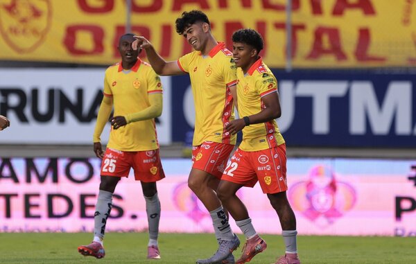 Brian Montenegro marca dos golazos en el fútbol ecuatoriano