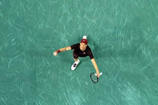 Sinner se consagra en París y  arrebata el #1 a Alcaraz - Tenis - ABC Color