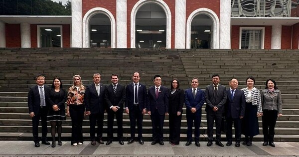 Antes de volver a Asunción, los diputados paraguayos visitaron la central de Huawei en China