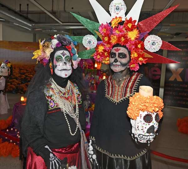 Al son del mariachi se celebra el Día de los Muertos en el Puerto de Asunción  - Nacionales - ABC Color