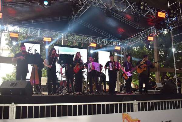 Festival Folclórico Frazada de Trapo: Carapeguá vibró con el arte popular, la tradición y el talento  - Nacionales - ABC Color