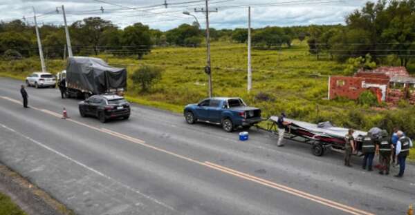 Hoy inicia la veda pesquera: Mades realiza controles y pescadores exigen mejor subsidio  - Nacionales - ABC Color