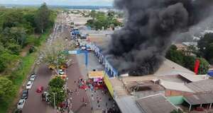 Estas son las imágenes aéreas del gran incendio en Saltos del Guairá  - Nacionales - ABC Color