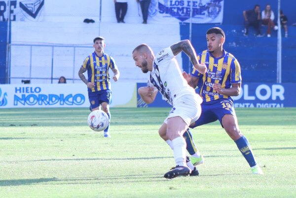 Versus / En un partido muy pobre, Ameliano encontró el gol que le permitió festejar ante Luqueño