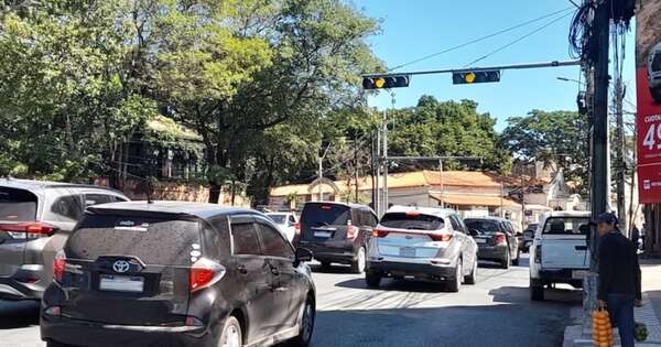 La Nación / La vida en el semáforo