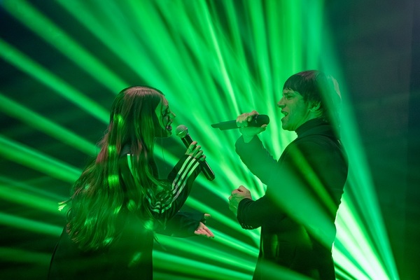 Turf presenta "Malas decisiones" con Yami Safdie