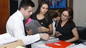 Víctimas de “mafia de los pagarés” solicitan juicio político contra ministros de la Corte