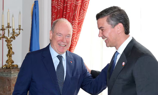 El príncipe Alberto II de Mónaco llega a Paraguay para una visita oficial de tres días - OviedoPress