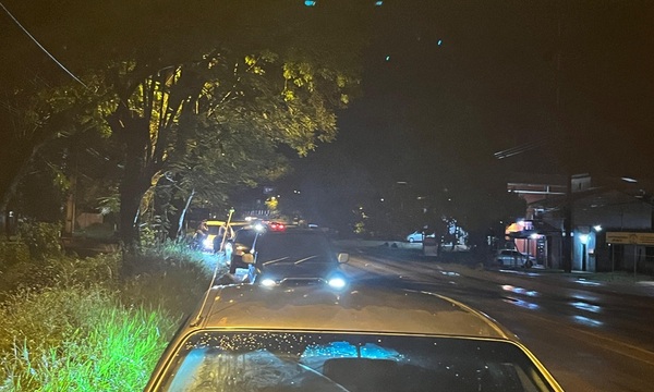 Bache sobre la ruta PY02 dejó siete vehículos dañados durante la noche del sábado - OviedoPress