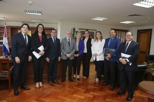 Presidente de la Corte recibe a actuarios judiciales que reclaman aumento salarial - Judiciales.net