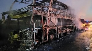 BUS PARAGUAYO ARDIÓ EN LLAMAS EN RUTA DE ARGENTINA