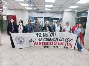 Médicos aún esperan respuesta clara de IPS sobre carga horaria de 12 horas - Nacionales - ABC Color