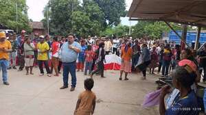 Turba encabezada por el diputado Adorno tomó Municipalidad de Puerto Casado - Política - ABC Color