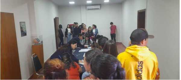 Popular / Casi 300 estudiantes recibieron viru de becas universitarias