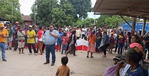 Turba encabezada por el diputado cartista “Mino” Adorno toma la Municipalidad de Puerto Casado