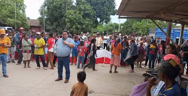 Turba encabezada por el diputado cartista “Mino” Adorno toma la Municipalidad de Puerto Casado