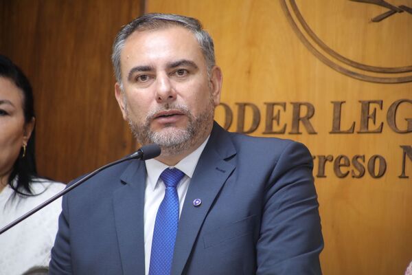 Senador Villalba espera un pronta resolución de la candidatura opositora para Asunción - El Trueno