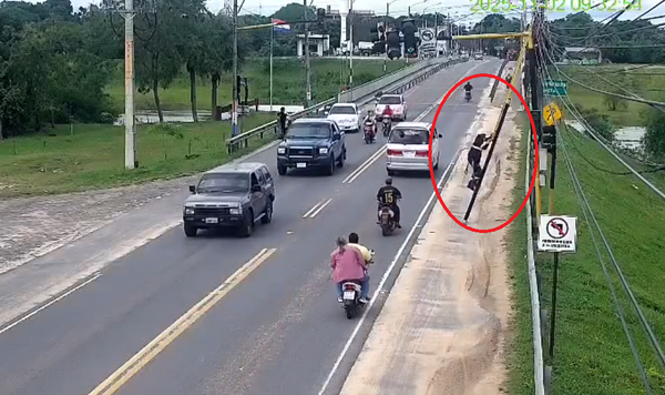 Brutal caída de una escalera: trabajador se encuentra grave - trece