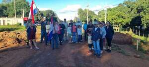 San Juan Bautista: vecinos de Loma Perõ reactivan protesta y exigen reinicio de obras en la Ruta del Progreso - Nacionales - ABC Color