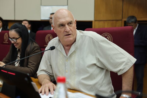 Senador sortea parte de su salario entre ciudadanos y anunció cómo participar