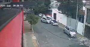 Diario HOY | Médico militar conducía borracho y chocó contra vehículos estacionados