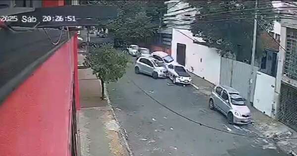 Diario HOY | Médico militar conducía borracho y chocó contra vehículos estacionados