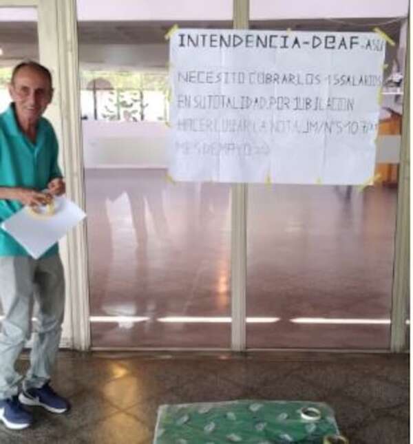 Jubilado municipal inicia medida de fuerza ante falta de pago salario  - Nacionales - ABC Color