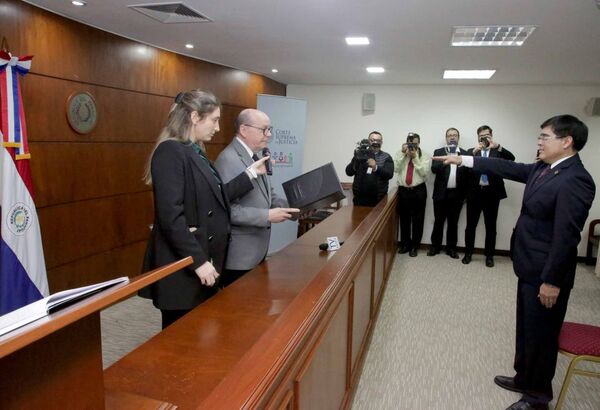 El titular de la CSJ, Dr. Diesel tomó juramento a magistrado