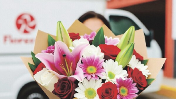 “Un cliente le manda ramos de flores a tres mujeres distintas”