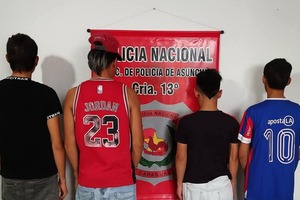 Adolescentes perpetraron un robo y sus madres lo entregaron a la comisaría - trece