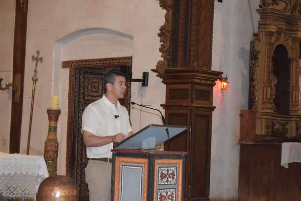 Santiago Peña anunció que en diciembre se iniciarán los trabajos de restauración del Templo de Yaguarón - Nacionales - ABC Color