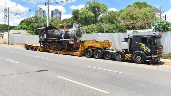 Trasladan locomotora histórica a Paraguarí para museo
