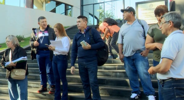 Víctimas de la mafia de los pagarés presentaron pedido de juicio político a ministros de la Corte | Unicanal